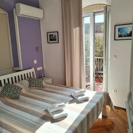 Sunny Terrace Apartment *