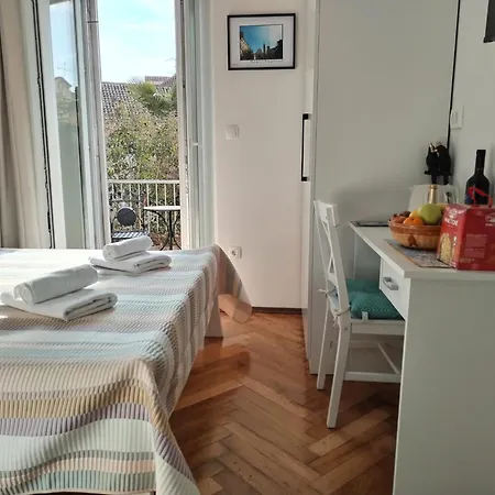 Sunny Terrace Apartment