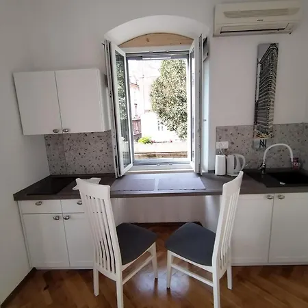 Sunny Terrace Σπλιτ